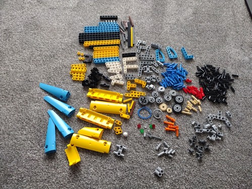 Lego Bundle Job Lot of Technic Spare Parts Red Grey Blue Black Yellow Beams Etc - Picture 1 of 6