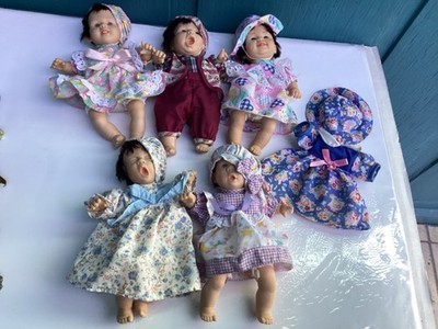 GI-GO EXPRESSIONS BABY BEANIE DOLLS LOT OF 5 with EXTRA DRESS SET