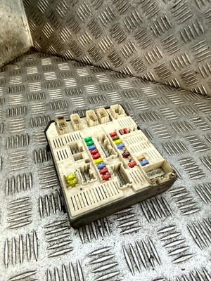 2010 RENAULT LAGUNA MK3 2.0 DCI FUSE BOX RELAY 284B66052R