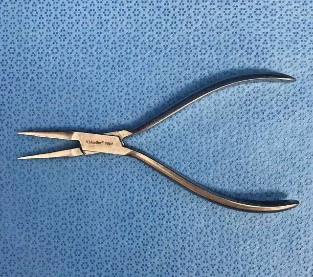 V. Mueller OS3075 Long Jaw Needle Nose Pliers 5.75" (14.6cm) Orthopedic