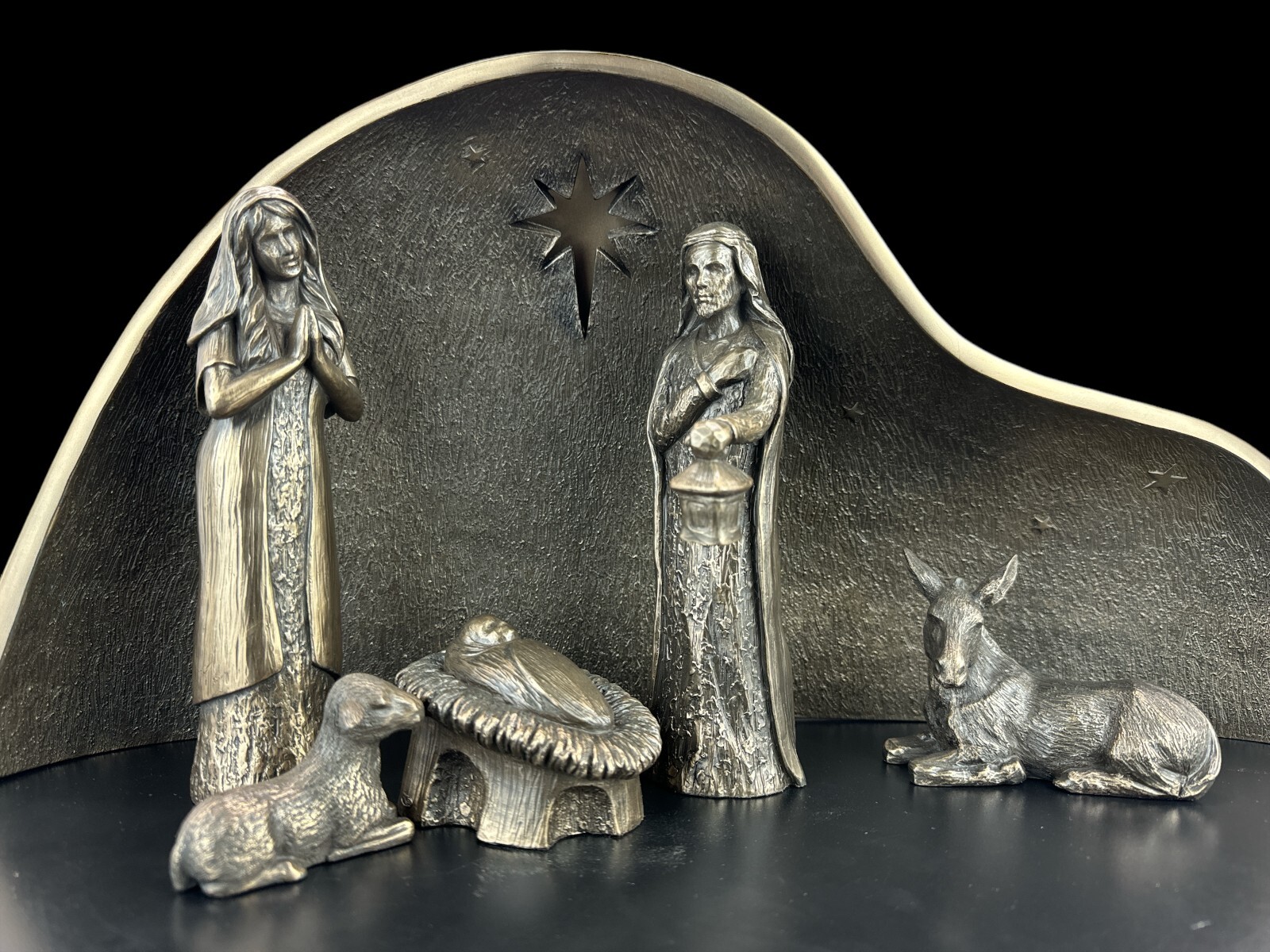 Illuminated Large Nativity Scene  GENESIS GN09834Y1