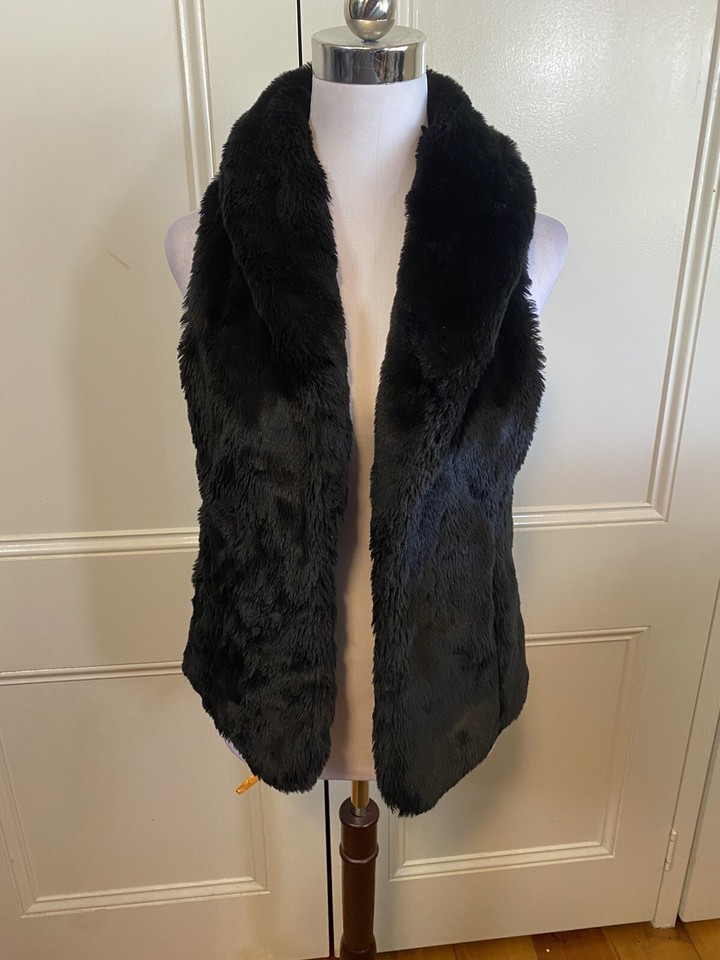 American Eagle Outfitters Size S / 10 Black Faux Fur Sleeveless Jacket As New
