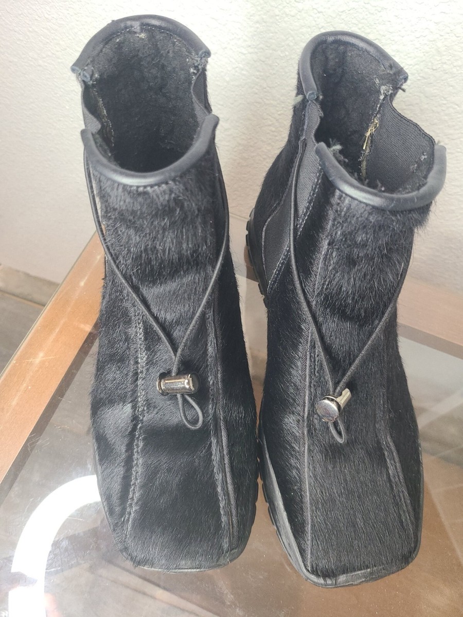 Vintage Oscar De La Renta, Oscar Sport Black Calf Hair Boots  display picture 3