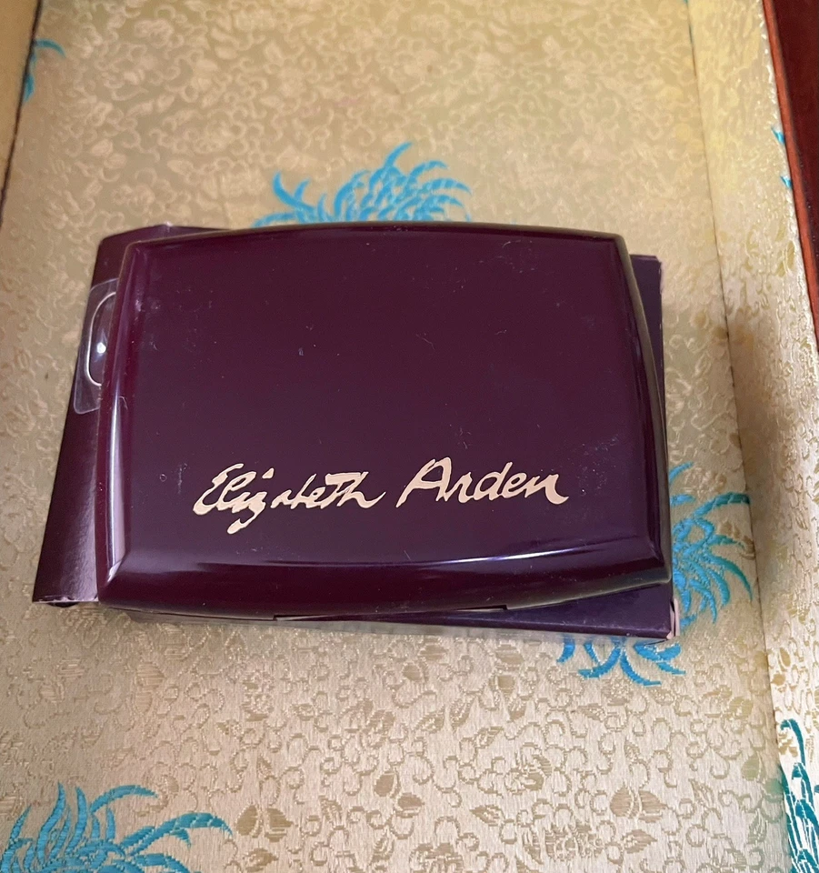 2 pieces ELIZABETH ARDEN Powder Perfection For Cheeks Pink Pink Blush - Image 2 of 3