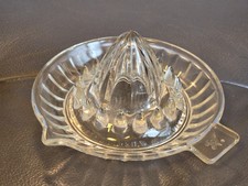 Zitronenpresse /Zitruspresse aus Glas, 60er Jahre,  D: 11,8  H: 6,6, top Zustand