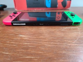 Nintendo Switch HAC-001 32GB Console Bundle w/ Joy Cons + Box + Accessories