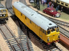 HORNBY R3044 CLASS 31 DIESEL LOCO 31233 NETWORK RAIL YELLOW DCC LIGHTS DETAILED 