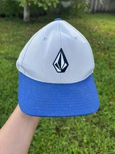 Volcom fullstone xfit hat, fair condition , comes as shown in photo 