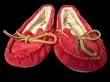 Minnetonka Women  s Size 6 Red Cally Slipper Red Fleece Slip On Moccasins