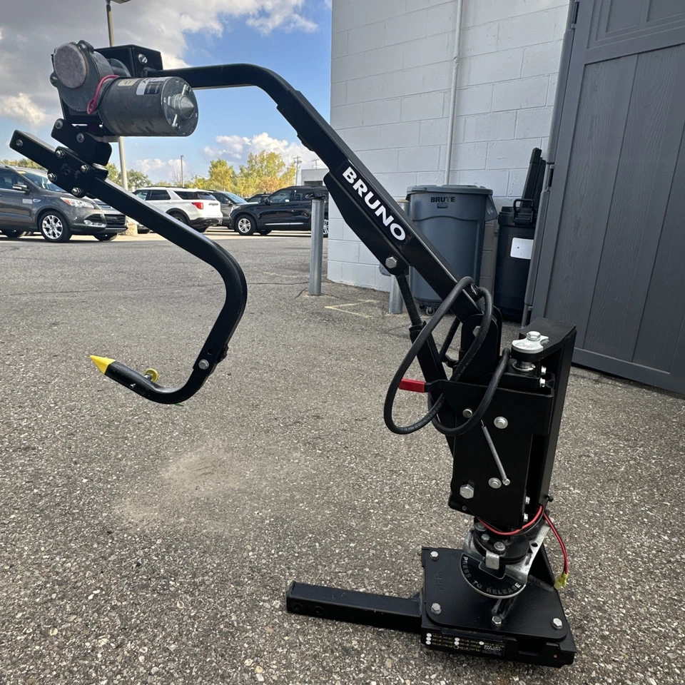 Bruno AWL-150 Hydraulic Vehicle Lift for Wheelchair or Scooter - Image 3 of 4