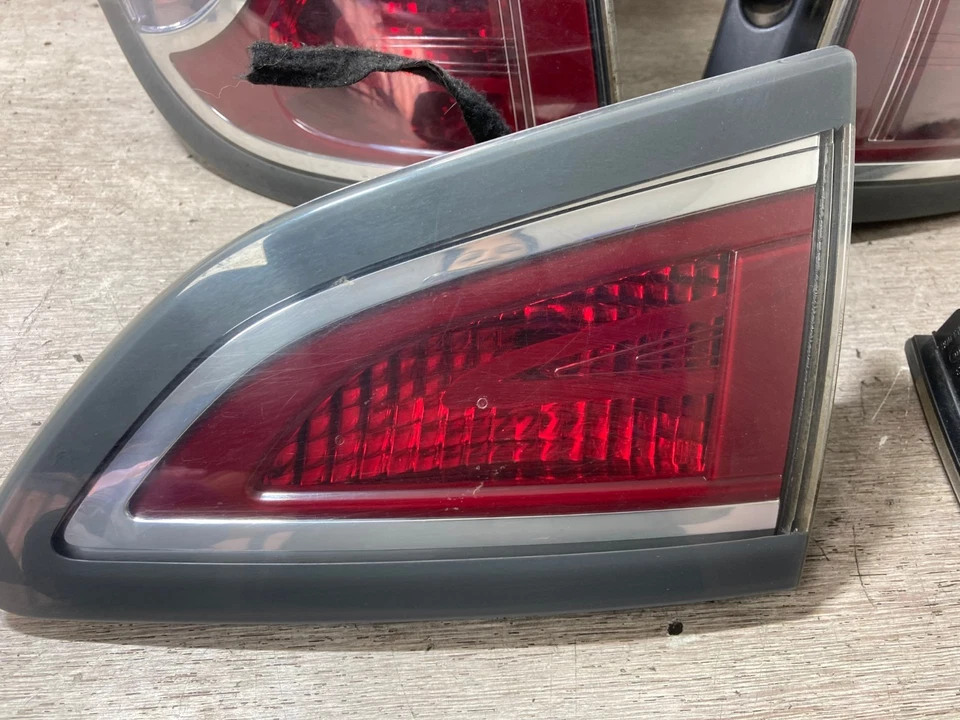 CONJUNTO DE LANTERNAS TRASEIRAS INTERNAS E EXTERNAS TRASEIRAS DO LADO DO PASSAGEIRO E MOTORISTA 2012 RENAULT CENIC - Imagem 4 de 4