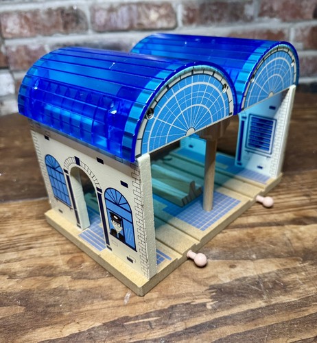 2016 Wooden Train Central Station TOYS R US 5F64171 compatible with other brands - Picture 9 of 9