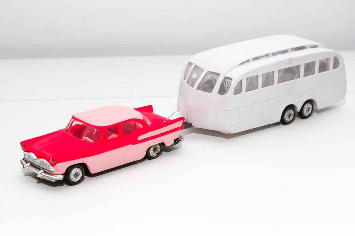 Les Miniatures de NOREV No. 40 Simca Chambord No. 91 Henon Caravan