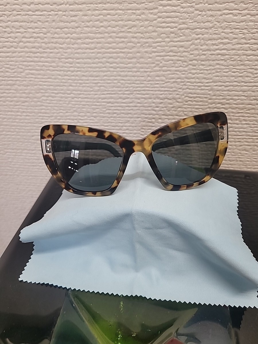 Prada cat eye sunglasses. vintage like new hardly wear them. tortoiseshell frame Prada Eyewear tortoiseshell-effect cat-eye Frame Sunglasses  main image 3