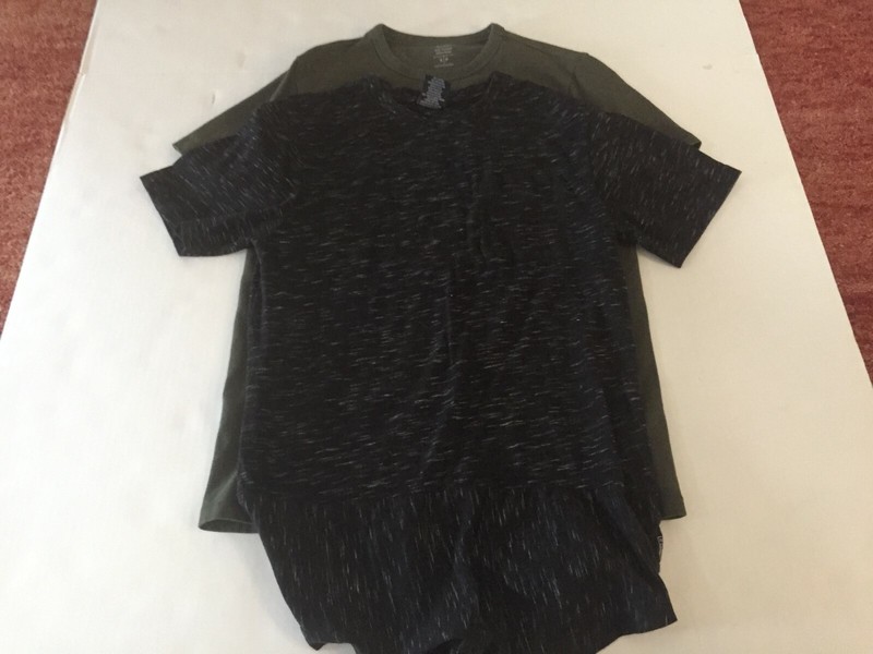 Southpole Crewneck  Marled Black & Old Navy Olive Green SS tees Size S ~ a pair