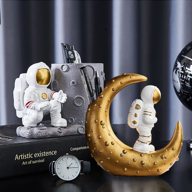 Astronaut Pen Holder Statue Resin Crafts Desktop Decoration Dungeon Crawler