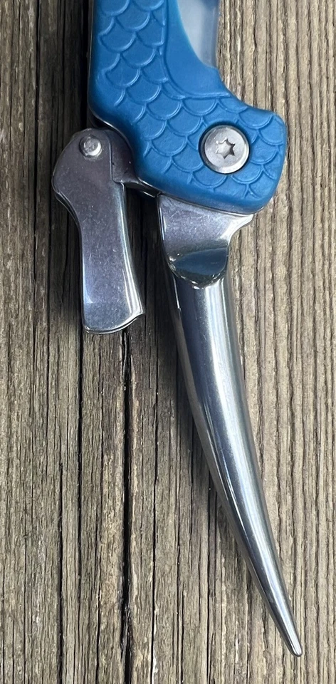 Cuchillo de pesca Camillus Titanium Cuda Marlin azul sin usar Foto 4 de 4