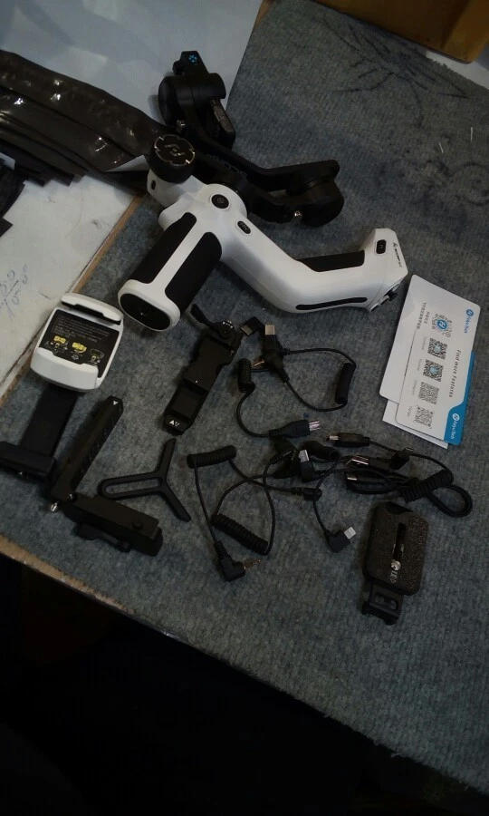 GEBRAUCHT - SCORP Mini-2 Weiß Stabilisator für Kameras, Action und Smartphones