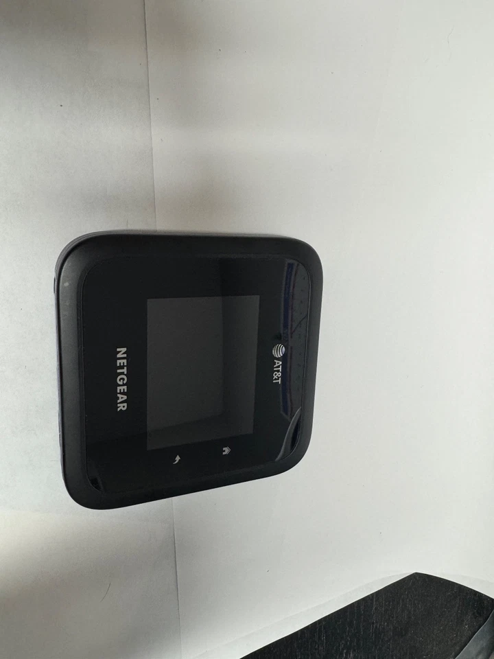 NETGEAR Nighthawk M6 Pro 5G Mobile Hotspot Router (MR6500) AT&T - Image 2 of 4