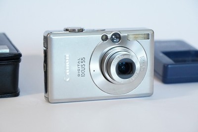 Canon IXUS 55 / PowerShot Digital ELPH SD450 5.0MP Digitalkamera - Silber