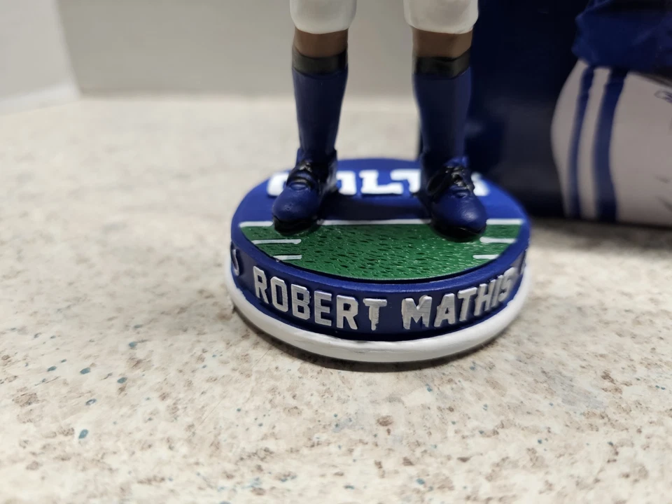Robert Mathis Indianapolis Colts NFL 2021 SGA Bobblehead Nuevo en Caja Anillo de Honor Foto 3 de 4