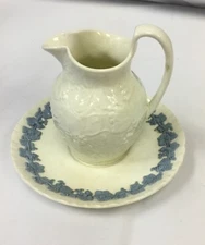 Wedgewood Etruria And Barlaston England Ivory Saucer