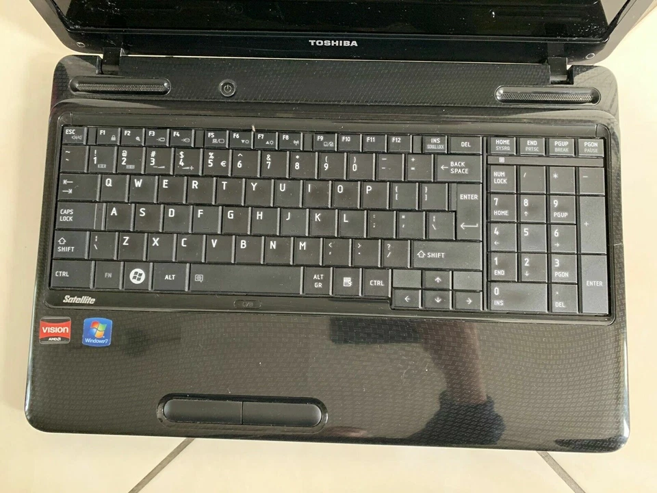Toshiba Satellite L650D Laptop AMD Athlon Dual @2.1GHz 8GB RAM 250GB SSD WIN 11 - Image 3 of 4