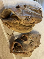 Vintage Collectible Spalding Bob Gibson 42-332 & Macgregor  G3SB RH Throw