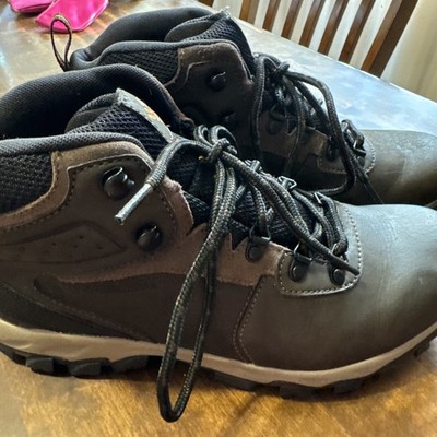 COLUMBIA Men s Newton Ridge Plus II Waterproof Hiking Boot Dark brown 9