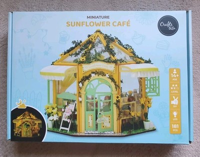 Sunflower Café Sonnenblumen Miniaturhaus Puppenhaus mit LED Licht DIY Bastelset