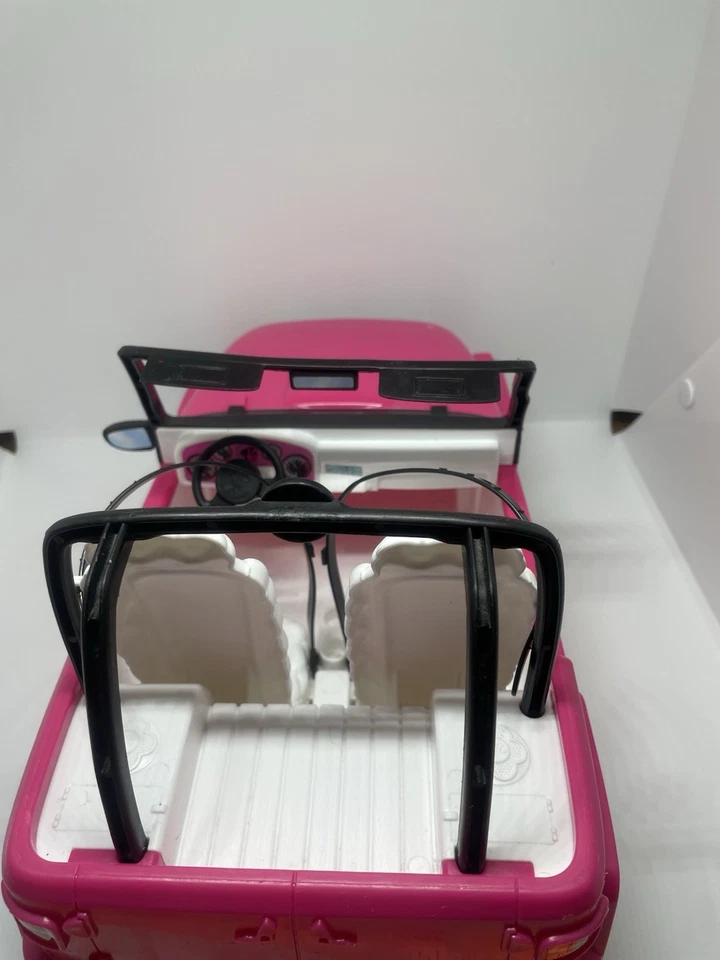 Barbie Jeep rosa Mattel con cinturones de seguridad playa fiesta 2012 coche asientos blancos Foto 3 de 4