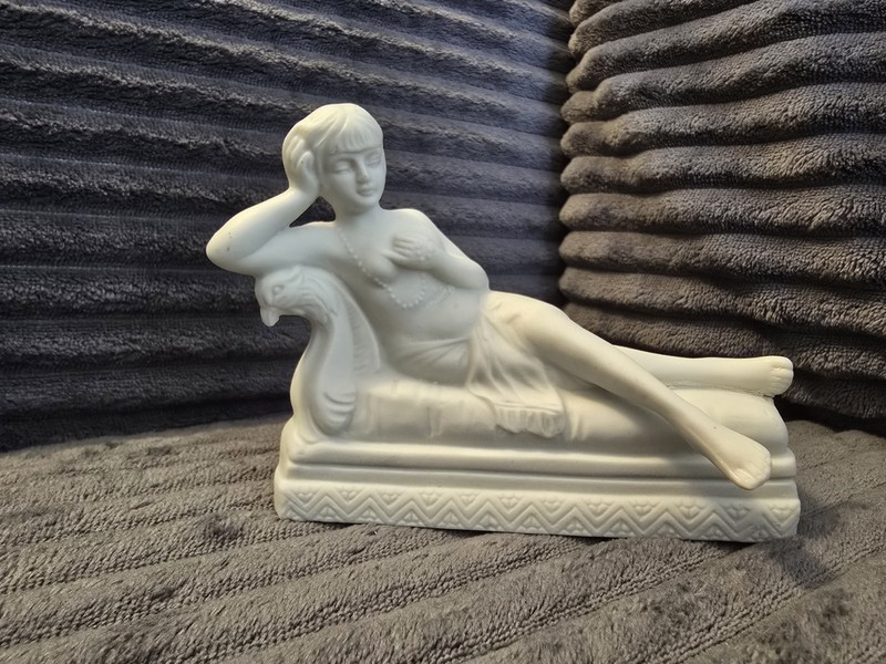 Vintage: Venus Victrix 1940s Art Deco 5" ceramic Chaise Lounge Japan