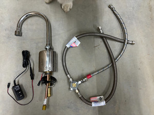 T&S EC-3130 5 7/16" Hands-Free Sensor Deck Mount Swing Gooseneck Faucet