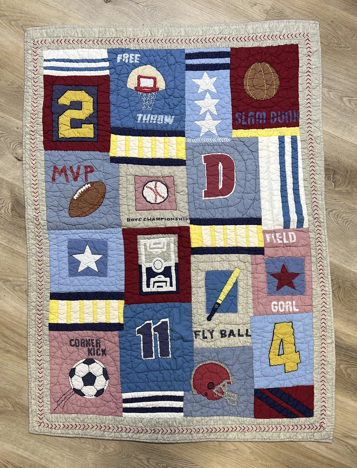 Edredón acolchado para colgar en la pared deportes 49 X 36 pulgadas POTTERY BARN cuna Foto 3 de 4