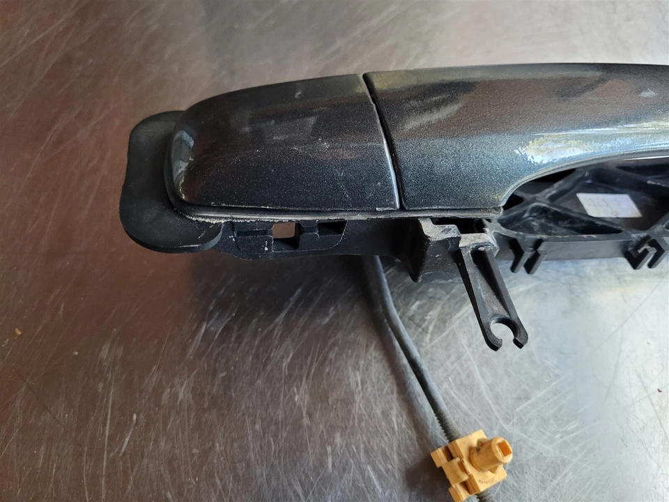 2004-2008 Cadillac STS Door Handle Outside Rear Right Passenger Side Used oem - Изображение 3 из 4