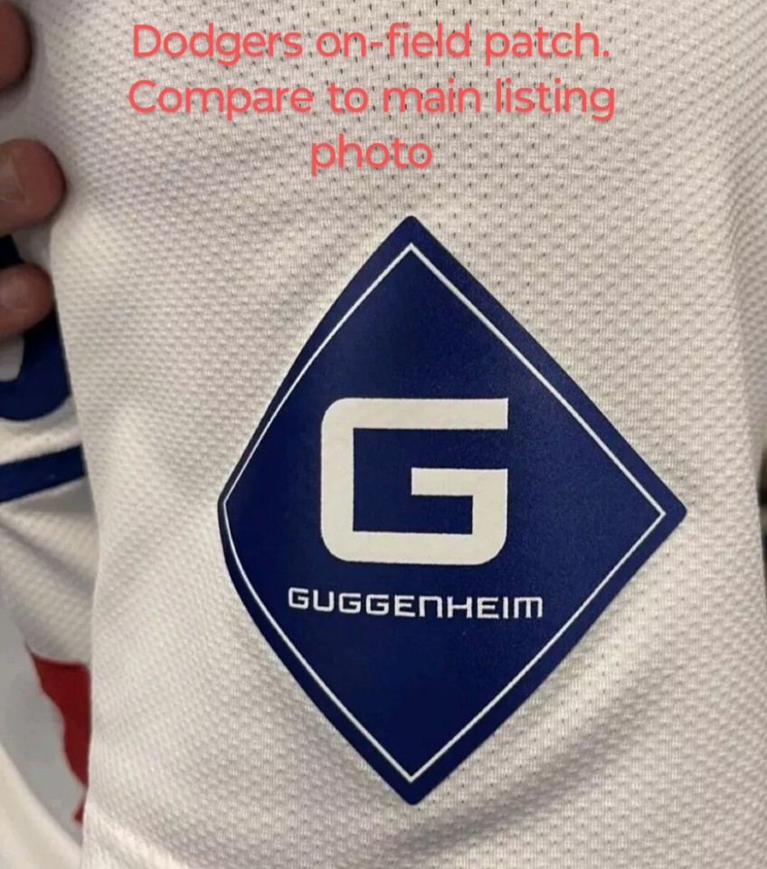 Patch Dodgers 2025 2 Patch Maglia Dodgers 2025 - Ricordo Vin Scully E Pubblicità Guggenheim Patch Los Angeles Dodgers - Foto 9