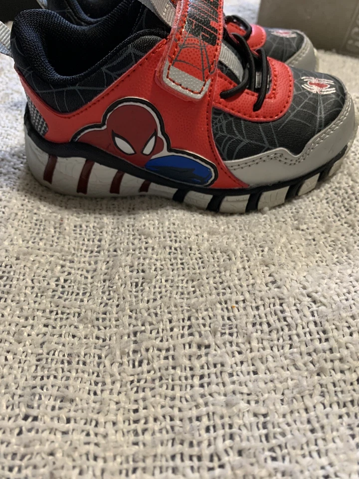 Marvel SpiderMan Toddler Boys Light-up Athletic Shoe Sneakers Size  7 - Image 2 of 4