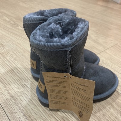 NWT Apres By LAMO  Toddler Girls Grey Boots  Size 8