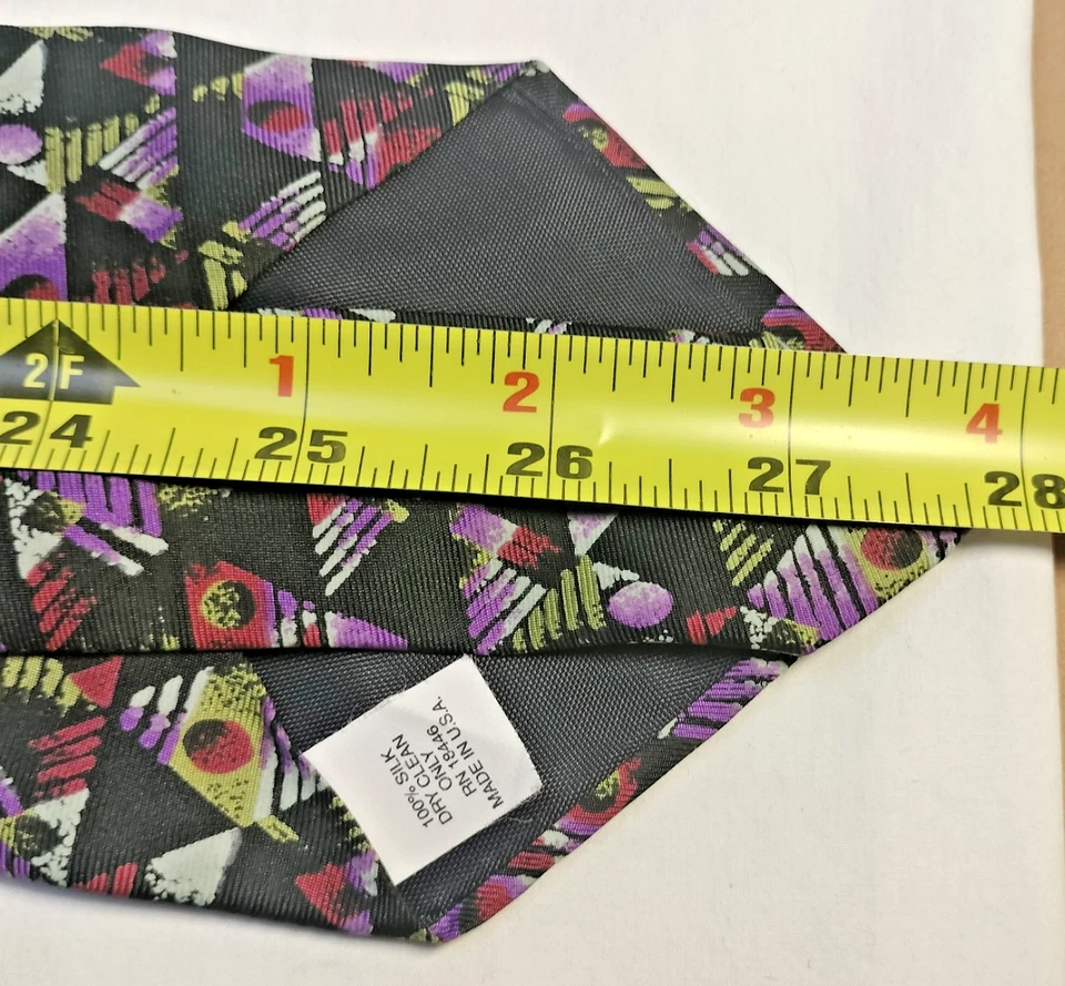 Corbata de seda Botany 500 vintage para hombre 3,75”x 56” negra púrpura geométrica hecha en EE. UU. Foto 4 de 4