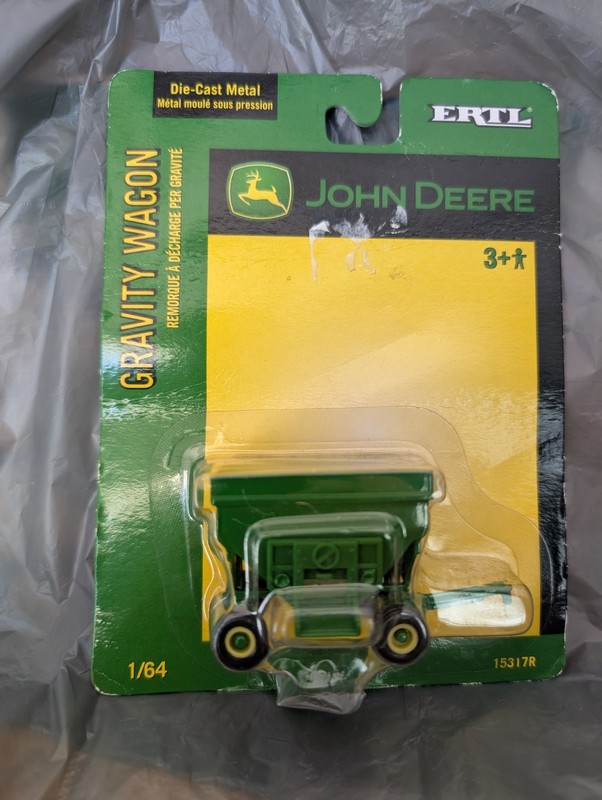 1/64 John Deere Gravity Wagon 2003 In Original Packaging 
