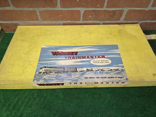 Vintage Varney HO Train master Great Northern Diesel Locomotive Train Set - Picture 8 of 8