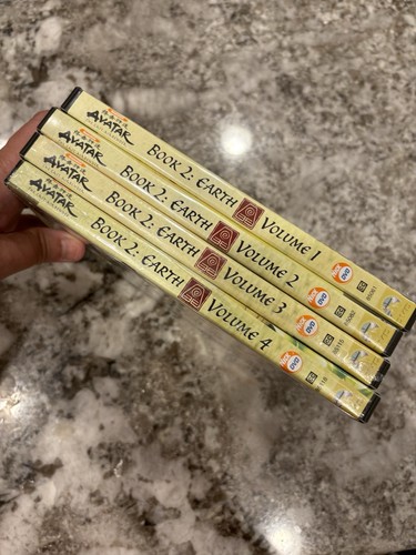 Avatar The Last Airbender Book 2: Earth Volumes 1-4 - Picture 2 of 14