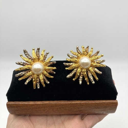 NATORI Gold Silver Plated Modern Pearl Starburst Brutalist Clip Earrings Runway - Picture 1 of 13