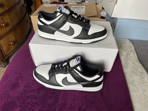 Nike Men's Dunk BASSE DA TE PANDA UK 9.5 Rosa Nike logo spedizione rapida ✓  | eBay