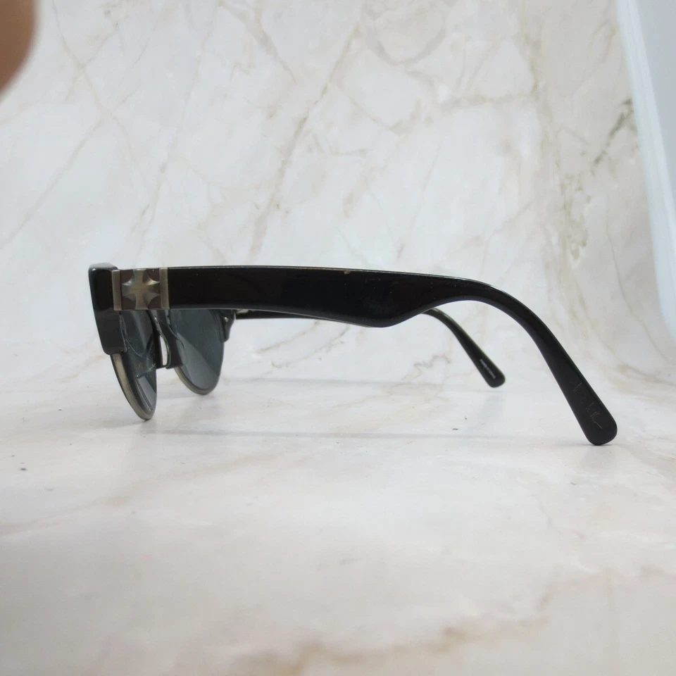 Gafas de sol Nicole Miller Vesey C01 marco negro mate medio borde 54-18-135 Foto 3 de 4