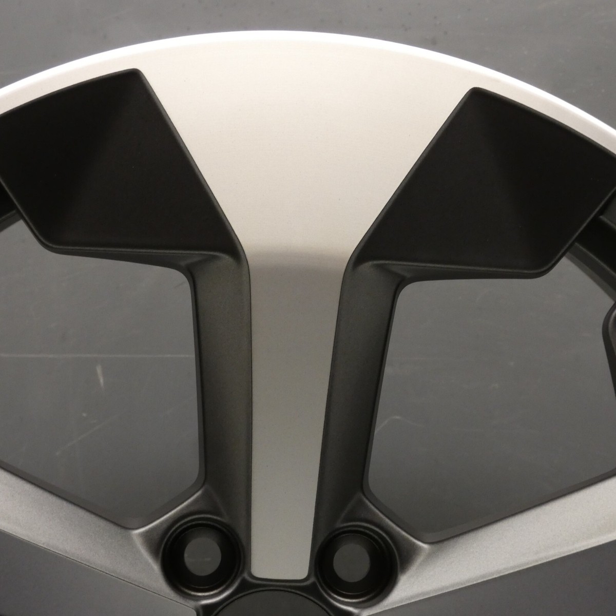 VOLVO XC40 RECHARGE DIAMOND CUT 19