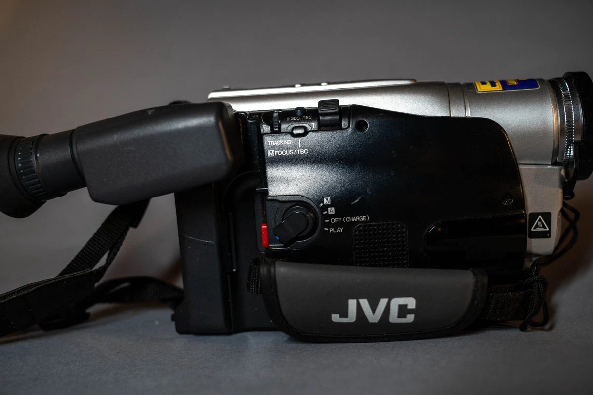 JVC DIGITAL OPTICAL HYPER ZOOM VIDEO CAMERA 32x Zoom NO, 44 OFF