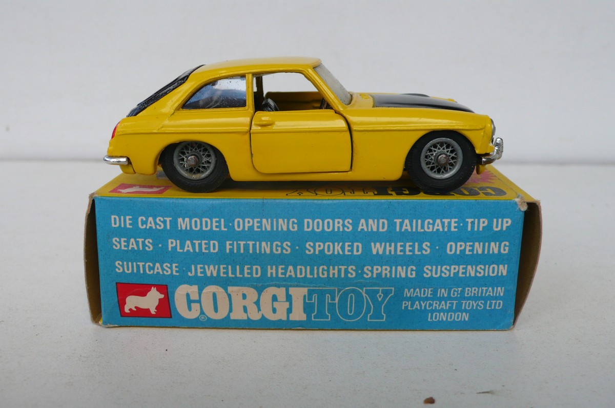 CORGI TOYS ANCIEN MGC GT COMPETITION MODEL R 345 BON ÉTAT BOITE D
