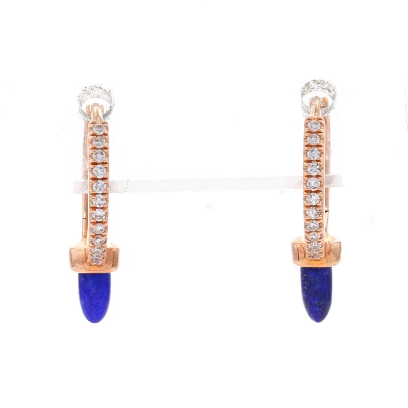 Brincos de argola de ouro rosa lápis-lazúli e diamante Huggie - 14k Bullet Cab 0,12 ctw - Imagem 2 de 4