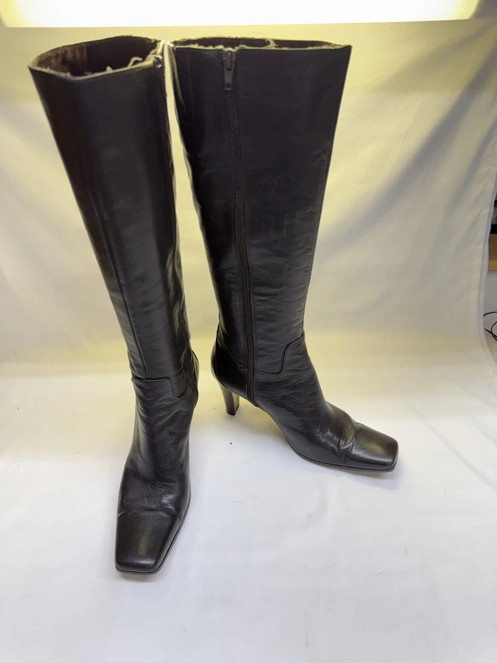 Botas de cuero marrón oscuro con punta cuadrada para mujer Charles By Charles David talla 8 Foto 3 de 4